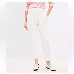 Loft NWT Beige High-waisted pleated straight leg trousers zip closure size M